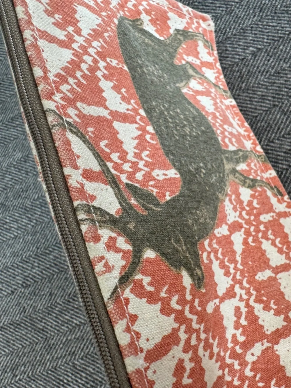 NWOT, THOMAS PAUL, DARLING ZIPPERED POUCH IN DEER DESIGN